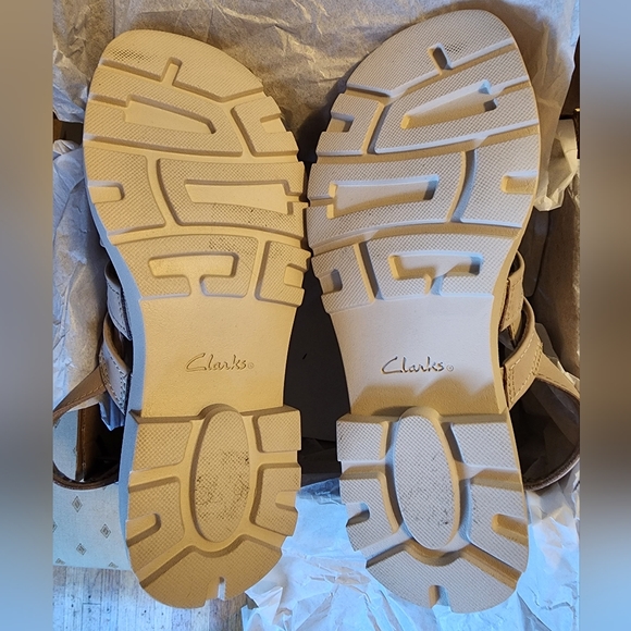 (SOLD) NWOT Clarks Sandals - Picture 5 of 8